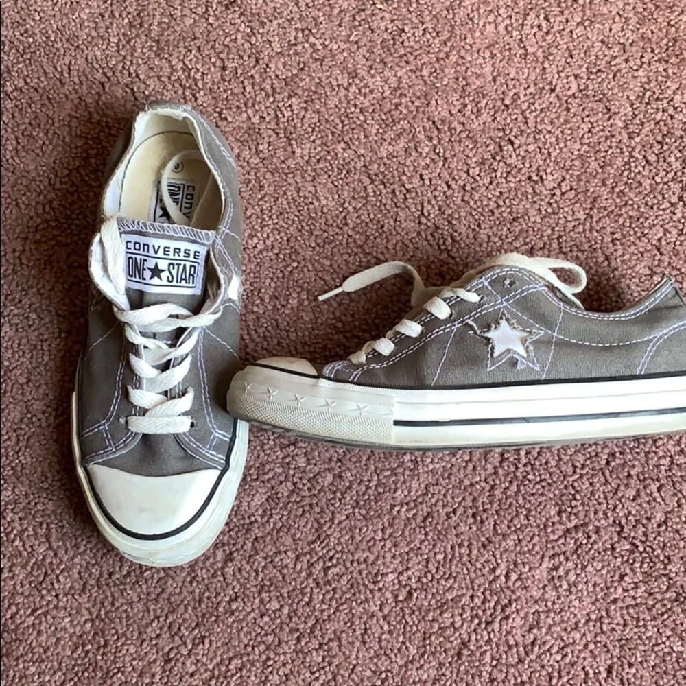 Women Converse one star sneakers - Picture 2 of 5